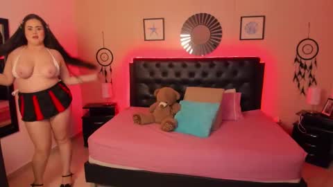 Snapshot of _oliviajoness chatting on 25, 11, 2025 Olivia jones online show from 25, 11, 2025