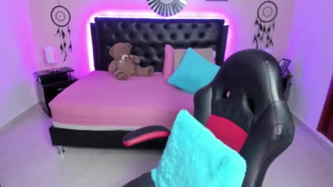 Snapshot of _oliviajoness chatting on 2, 12, 2025 Olivia jones online show from 2, 12, 2025