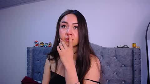 Snapshot of _pariiss chatting on 20, 11, 2025 Paris online show from 20, 11, 2025