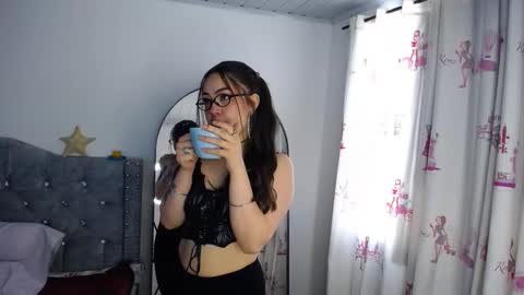 Snapshot of _pariiss chatting on 27, 11, 2025 Paris online show from 27, 11, 2025