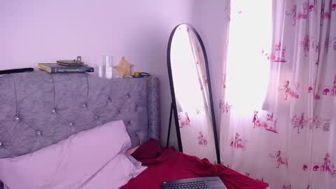 Snapshot of _pariiss chatting on 1, 12, 2025 Paris online show from 1, 12, 2025