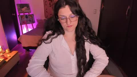 Snapshot of _peach__ chatting on 30, 4, 2026 violeta ig online show from 30, 4, 2026