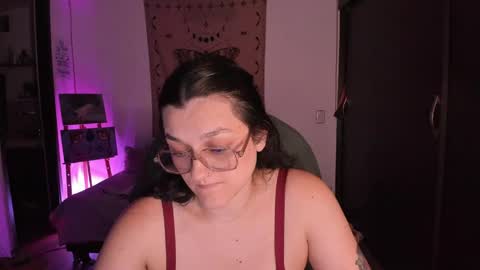 Snapshot of _peach__ chatting on 5, 5, 2026 violeta ig online show from 5, 5, 2026