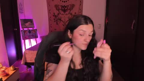 Snapshot of _peach__ chatting on 23, 5, 2026 violeta ig online show from 23, 5, 2026