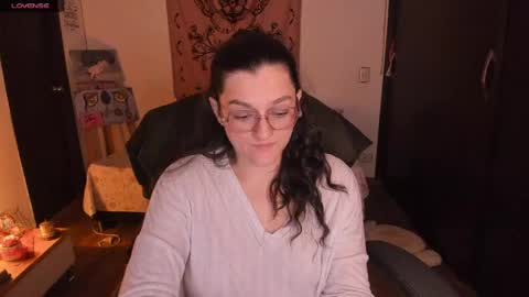 Snapshot of _peach__ chatting on 27, 5, 2026 violeta ig online show from 27, 5, 2026