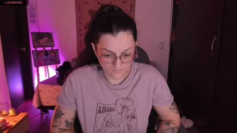 Snapshot of _peach__ chatting on 31, 5, 2026 violeta ig online show from 31, 5, 2026