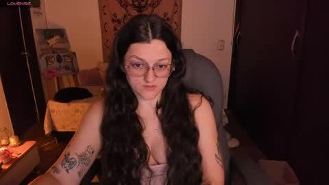 Snapshot of _peach__ chatting on 4, 6, 2026 violeta ig online show from 4, 6, 2026