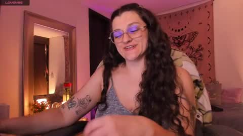 Snapshot of _peach__ chatting on 25, 6, 2026 violeta ig online show from 25, 6, 2026