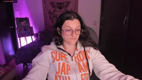 Snapshot of _peach__ chatting on 27, 7, 2026 violeta ig online show from 27, 7, 2026