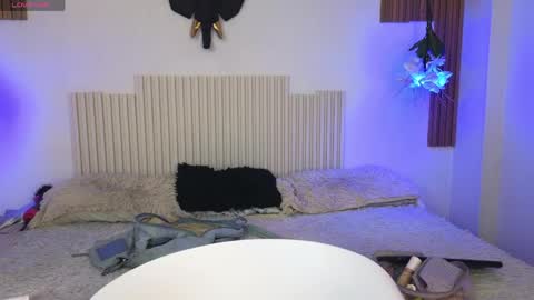 Snapshot of _poison_sweet chatting on 26, 4, 2026 Laura online show from 26, 4, 2026