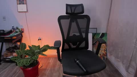 Snapshot of _purplecherry_ chatting on 13, 1, 2025 Cherr online show from 13, 1, 2025