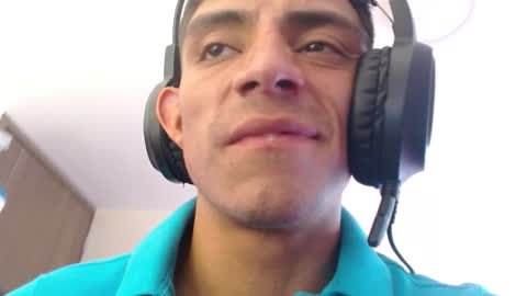 Snapshot of _schnnneider_ chatting on 4, 10, 2025 SCHNEIDER online show from 4, 10, 2025