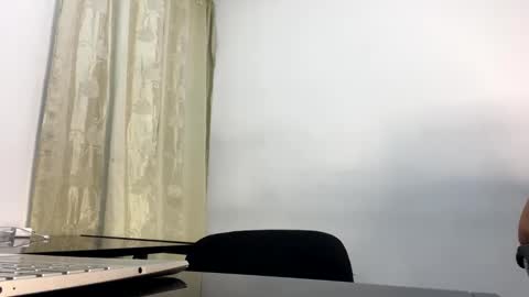 Juan Pablo-independent model online show from 19, 2, 2025