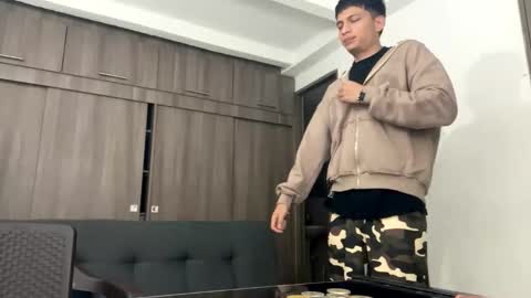 Juan Pablo-independent model online show from 10, 3, 2026