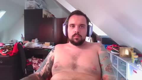 _smiley_bear27 online show from 8, 11, 2025