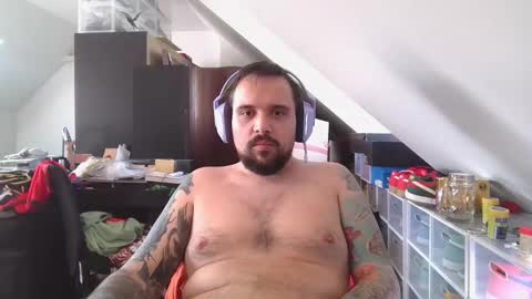 _smiley_bear27 online show from 9, 11, 2025