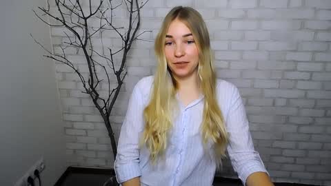 Snapshot of _snow_queen__ chatting on 4, 1, 2025 Rachel online show from 4, 1, 2025