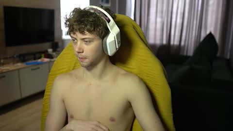 OLIVERpvt is open online show from 8, 3, 2026