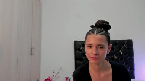 Sussi online show from 4, 3, 2025