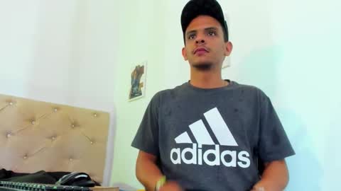 Snapshot of _tarek_ chatting on 21, 10, 2025 _tarek_ online show from 21, 10, 2025