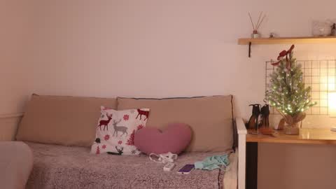 Snapshot of _teasecake_ chatting on 7, 12, 2024 Annie online show from 7, 12, 2024