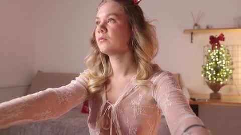 Snapshot of _teasecake_ chatting on 26, 12, 2024 Annie online show from 26, 12, 2024