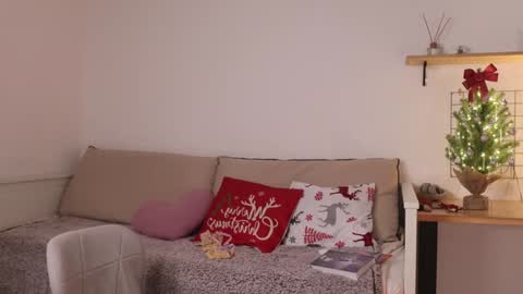 Snapshot of _teasecake_ chatting on 28, 12, 2024 Annie online show from 28, 12, 2024