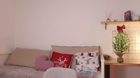 Snapshot of _teasecake_ chatting on 6, 1, 2025 Annie online show from 6, 1, 2025