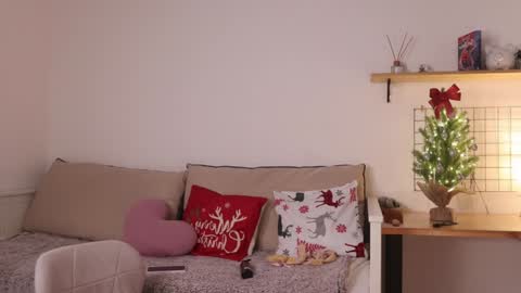 Snapshot of _teasecake_ chatting on 10, 1, 2025 Annie online show from 10, 1, 2025