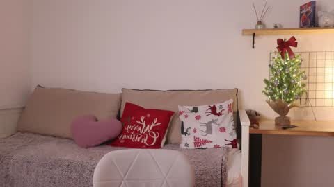 Snapshot of _teasecake_ chatting on 11, 1, 2025 Annie online show from 11, 1, 2025