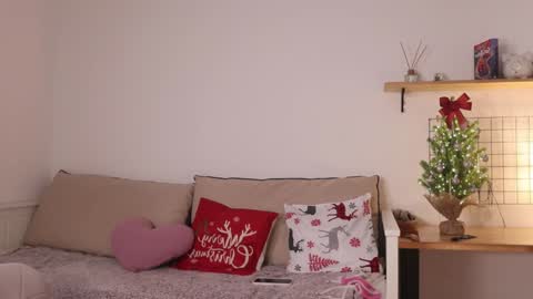 Snapshot of _teasecake_ chatting on 11, 1, 2025 Annie online show from 11, 1, 2025