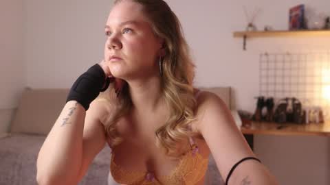 Snapshot of _teasecake_ chatting on 20, 1, 2025 Annie online show from 20, 1, 2025