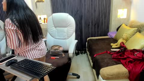 Stefania online show from 8, 2, 2025