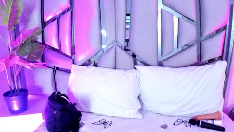 Snapshot of _valeria_saenz_ chatting on 19, 9, 2025 _valeria_saenz_ online show from 19, 9, 2025