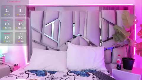 Snapshot of _valeria_saenz_ chatting on 22, 9, 2025 _valeria_saenz_ online show from 22, 9, 2025