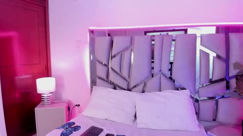 Snapshot of _valeria_saenz_ chatting on 29, 9, 2025 _valeria_saenz_ online show from 29, 9, 2025