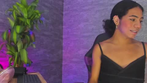 Snapshot of _valeriamontes chatting on 4, 10, 2025 Valeria Montes online show from 4, 10, 2025