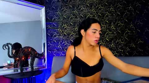 Snapshot of _valeriamontes chatting on 15, 10, 2025 Valeria Montes online show from 15, 10, 2025