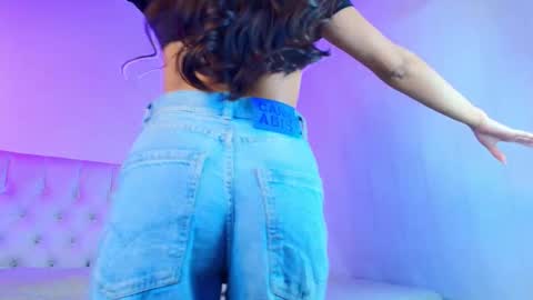 Victoria Fox online show from 4, 3, 2026