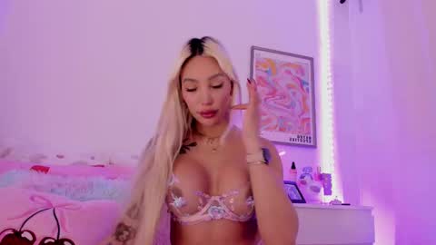 Snapshot of _viioletweekend_ chatting on 21, 2, 2025 online show from 21, 2, 2025