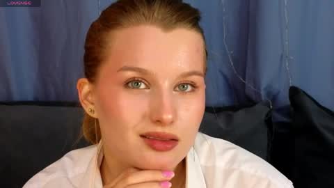 _watchmesmile_ online show from 26, 4, 2026