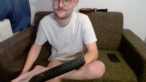 Snapshot of _whoisthatguy_ chatting on 15, 12, 2025 _whoisthatguy_ online show from 15, 12, 2025