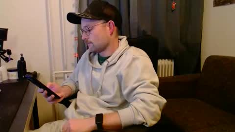 Snapshot of _whoisthatguy_ chatting on 18, 12, 2025 _whoisthatguy_ online show from 18, 12, 2025