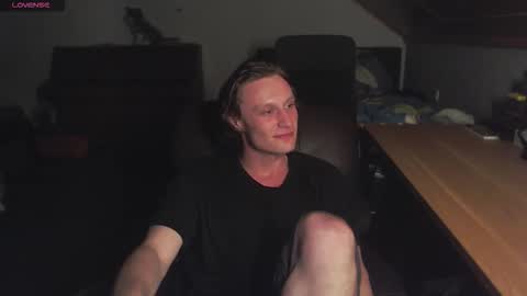 _yourcuteboy_ online show from 28, 9, 2025