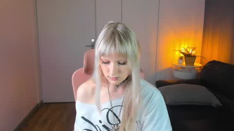 Snapshot of _yummi_ chatting on 4, 4, 2026 Emy online show from 4, 4, 2026