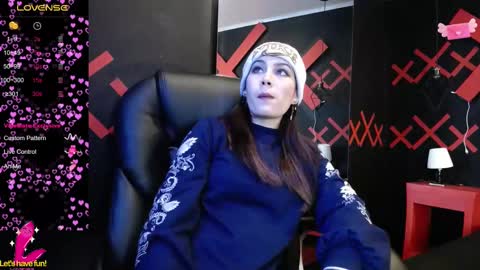 Yuyi online show from 12, 3, 2025