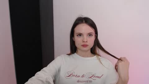 a_ariella_ online show from 8, 10, 2025