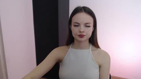 a_ariella_ online show from 13, 10, 2025