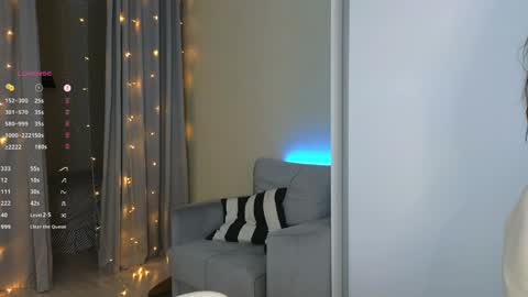 Mila and Jess online show from 23, 12, 2024