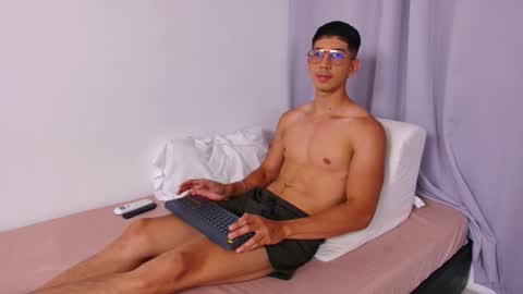 Snapshot of aa_xel chatting on 15, 10, 2025 Axel online show from 15, 10, 2025